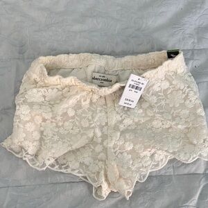 Abercrombie & Fitch Kids - Cream Crochet Lace Shorts Size: Kids Large